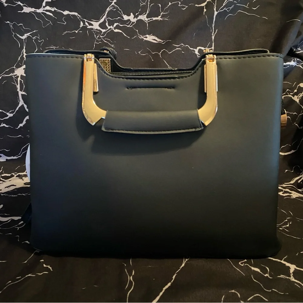 👜 Fashion City Girl Pleather Handbag - Picture 5 of 10